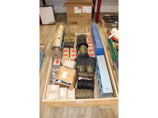 Kettingen in diverse uitvoeringen op pallet. - afbeelding 3 van  3