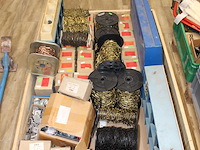Kettingen in diverse uitvoeringen op pallet. - afbeelding 3 van  3
