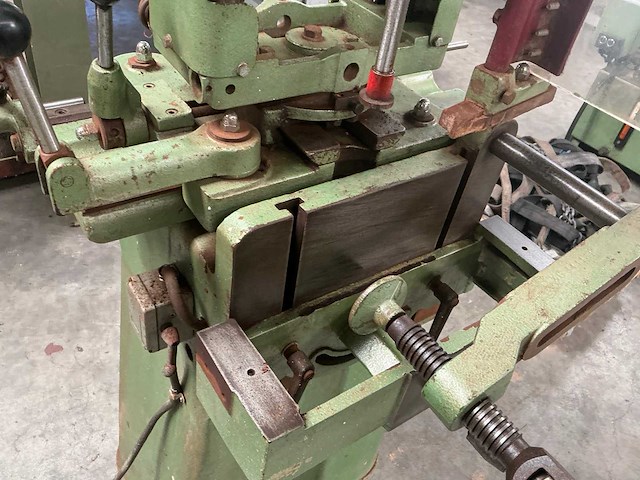 Kettingfreesmachine - afbeelding 2 van  10