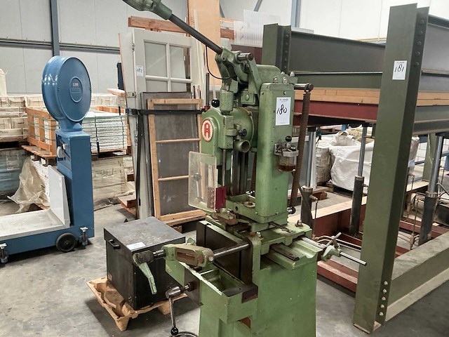 Kettingfreesmachine - afbeelding 1 van  10