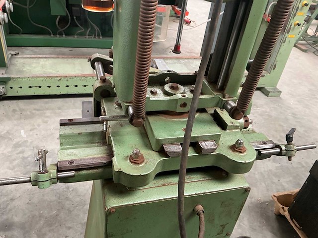 Kettingfreesmachine - afbeelding 6 van  10