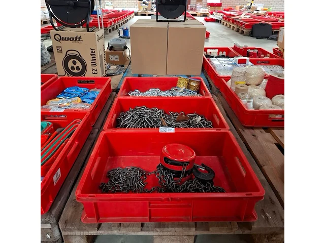 Kettingtakel met diverse stukken ketting - afbeelding 1 van  8