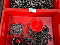 Kettingtakel met diverse stukken ketting - afbeelding 2 van  8