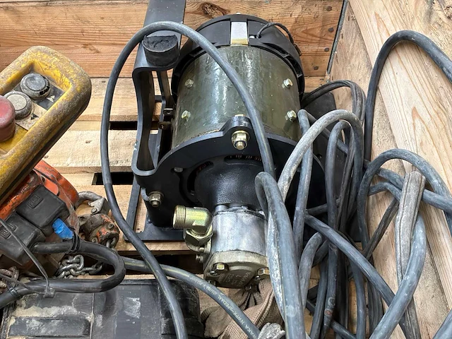Kettingtakel, pomp & vibratiemotor - afbeelding 7 van  7