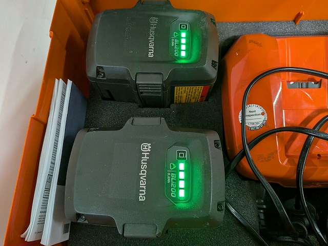 Kettingzaag - 35cm inclusief accupakket (2 accu's en lader) husqvarna, 535ixp, bouwjaar 2019 - afbeelding 2 van  14