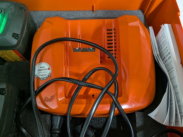 Kettingzaag - 35cm inclusief accupakket (2 accu's en lader) husqvarna, 535ixp, bouwjaar 2019 - afbeelding 3 van  14