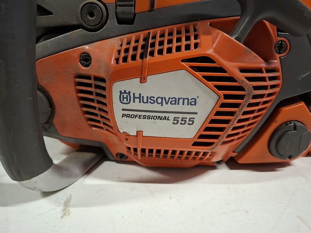 Kettingzaag 45cm benzine husqvarna, 555, bouwjaar 2021 - afbeelding 4 van  6