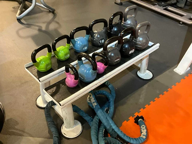 Kettlebell set met bank - afbeelding 2 van  4