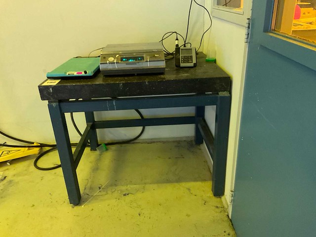 Kettler pm34 deltarange precisieweegschaal met granieten laboratoriumtafel - afbeelding 1 van  6