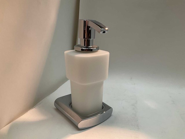 Keuco elegance zeepdispenser verchroomd wandbevestiging - afbeelding 2 van  4