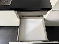 Keuken + eiland met apparatuur - afbeelding 2 van  27