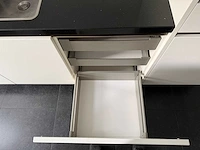 Keuken + eiland met apparatuur - afbeelding 4 van  27