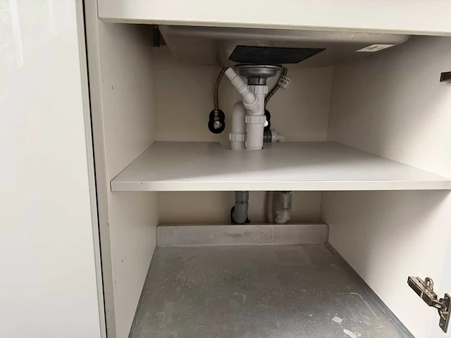 Keuken + eiland met apparatuur - afbeelding 5 van  27