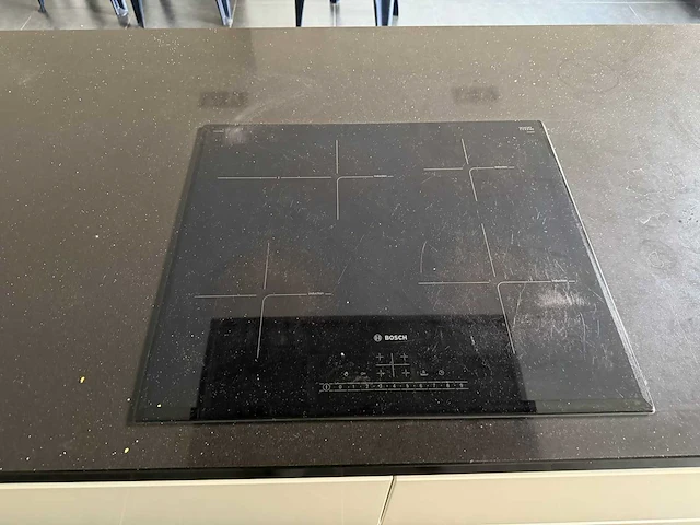 Keuken + eiland met apparatuur - afbeelding 10 van  27