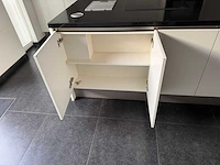 Keuken + eiland met apparatuur - afbeelding 11 van  27