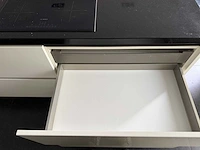 Keuken + eiland met apparatuur - afbeelding 13 van  27
