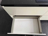 Keuken + eiland met apparatuur - afbeelding 14 van  27