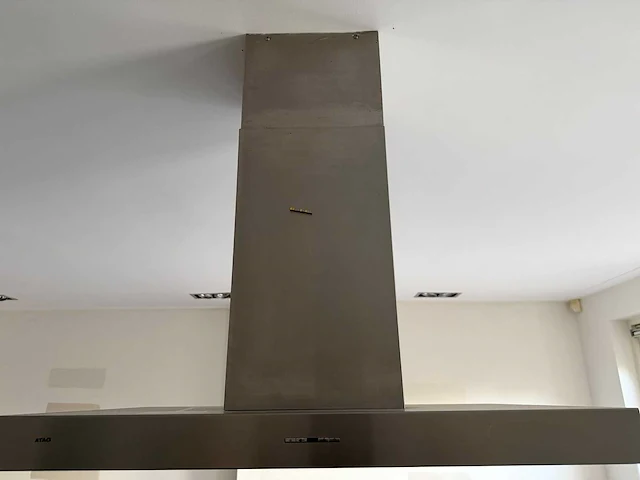 Keuken + eiland met apparatuur - afbeelding 18 van  27