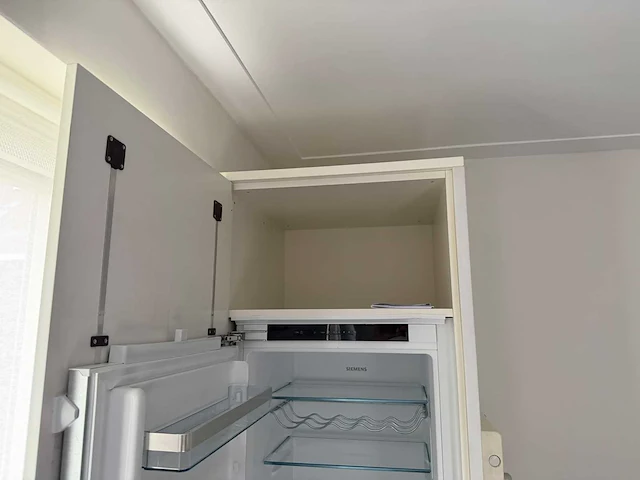 Keuken + eiland met apparatuur - afbeelding 22 van  27