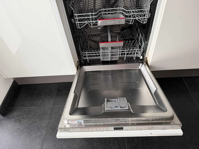 Keuken + eiland met apparatuur - afbeelding 23 van  27