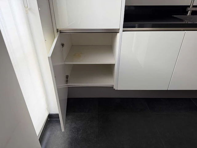 Keuken + eiland met apparatuur - afbeelding 24 van  27