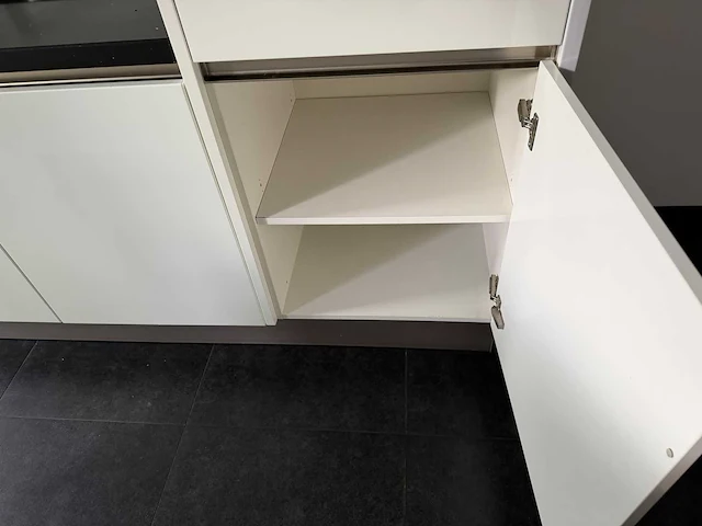 Keuken + eiland met apparatuur - afbeelding 26 van  27