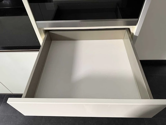 Keuken + eiland met apparatuur - afbeelding 27 van  27