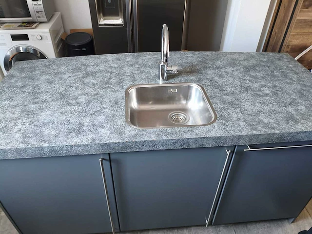 Keuken + eiland met apparatuur - afbeelding 6 van  23