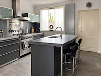 Keuken + eiland met apparatuur - afbeelding 1 van  23