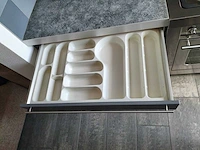 Keuken + eiland met apparatuur - afbeelding 6 van  14