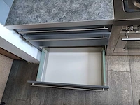 Keuken + eiland met apparatuur - afbeelding 8 van  14