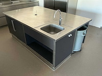 Keuken eiland met stopcontact keukenopstelling - afbeelding 1 van  11