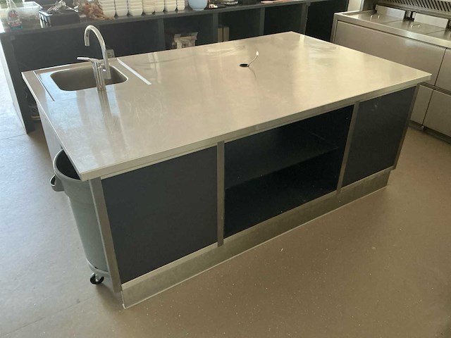 Keuken eiland met stopcontact keukenopstelling - afbeelding 5 van  11