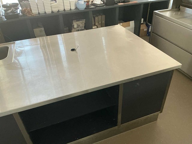 Keuken eiland met stopcontact keukenopstelling - afbeelding 7 van  11