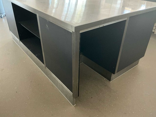 Keuken eiland met stopcontact keukenopstelling - afbeelding 8 van  11