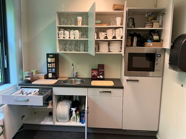 Keuken inventaris - afbeelding 1 van  15