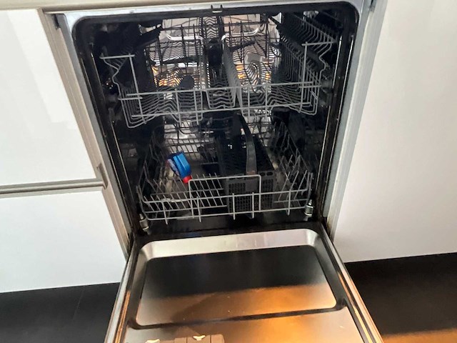 Keuken met aeg apparatuur - afbeelding 21 van  44