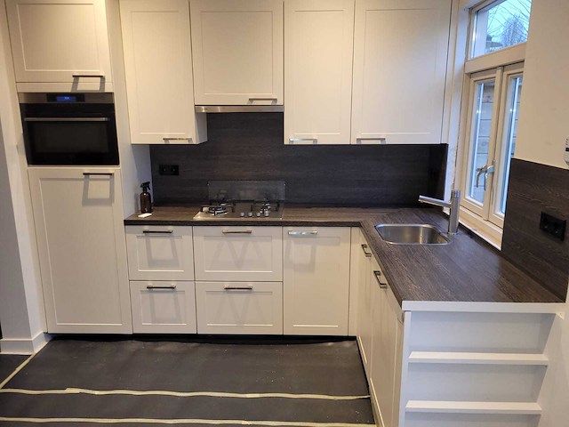 Keuken met aeg apparatuur - afbeelding 1 van  17