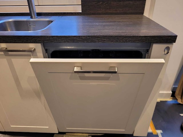 Keuken met aeg apparatuur - afbeelding 13 van  17