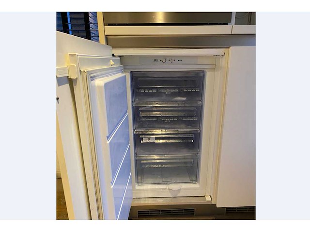 Keuken met aeg apparatuur - afbeelding 6 van  17