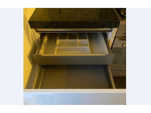 Keuken met aeg apparatuur - afbeelding 11 van  17