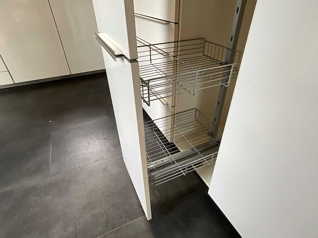 Keuken met aeg apparatuur - afbeelding 1 van  43