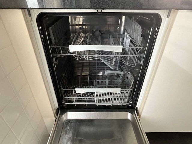 Keuken met aeg apparatuur - afbeelding 3 van  43