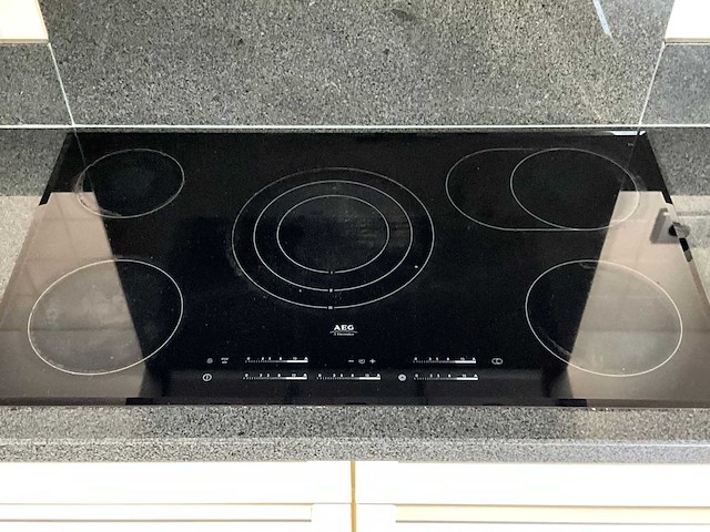 Keuken met aeg apparatuur - afbeelding 15 van  43