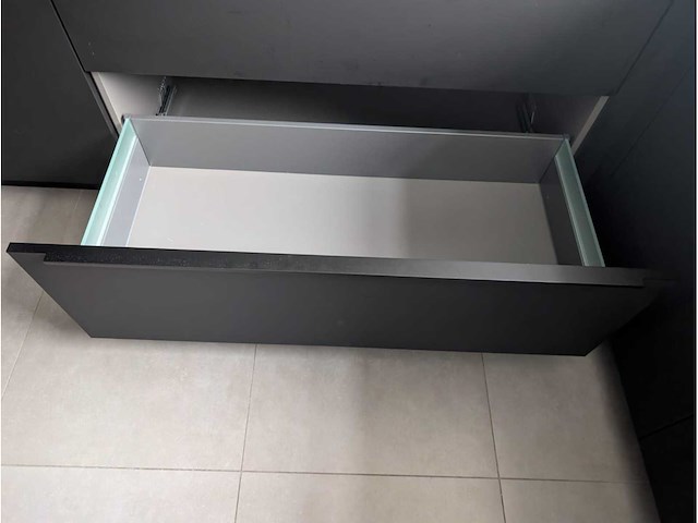 Keuken met aeg apparatuur - afbeelding 2 van  18