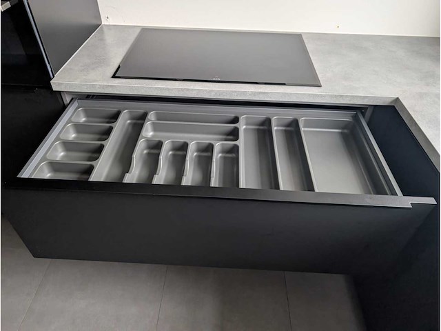 Keuken met aeg apparatuur - afbeelding 10 van  18
