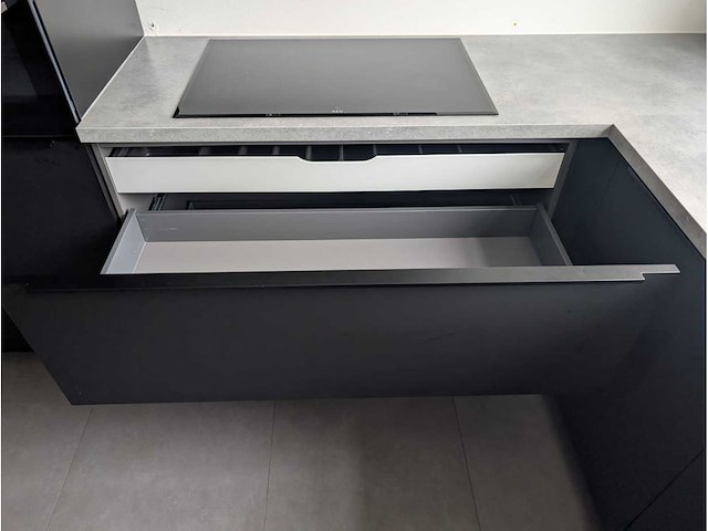 Keuken met aeg apparatuur - afbeelding 11 van  18