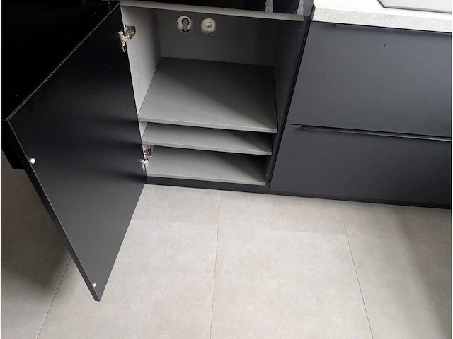 Keuken met aeg apparatuur - afbeelding 16 van  18