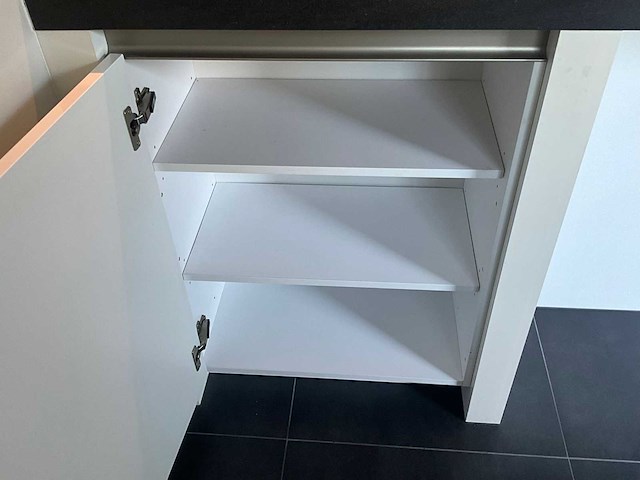 Keuken met aeg apparatuur - afbeelding 13 van  39