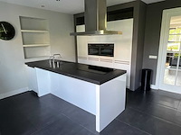 Keuken met aeg apparatuur - afbeelding 11 van  22